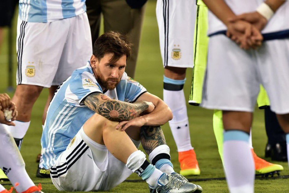 iffotj's tweet photo. اهداف ميسي في كاس العالم 2026 بختصار :
الهدف الاول ضد الجزائر (صحيح👏🏻)
الهدف التاني و التالث (مفروض مطرود❌)
الهدف الربع (في خطأ قبل هدف و مفروض ملغي❌)
الهدف الخامس (صحيح👏🏻)
أعطوه ضربة جزاء تانيه و سيعتزل مره اخرى
😂😂😂😂😂😂😂😂😂!! https://t.co/5j3ZHKviKK