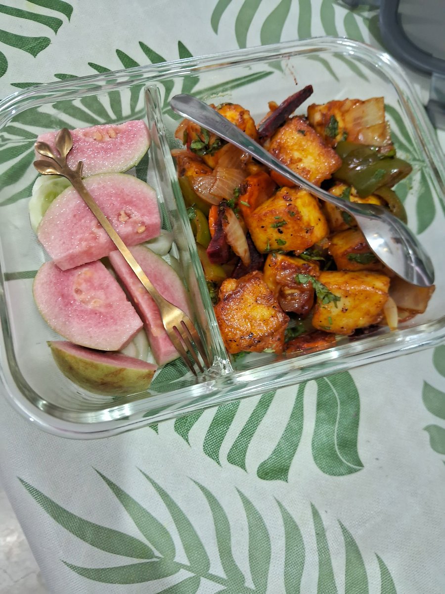 AnnuInfo's tweet photo. #Day169
After an Intermittent Fasting of 14  Hours
At 10:15 AM
Paneer rolled in Corn Flour &amp; Olive oil 
Fibres &amp; Guava 🥗

Scheduled:
At 01:30 PM
Will Skip Lunch 

Evening:
Makhana &amp; Yogurt https://t.co/7g4L1vXwtY