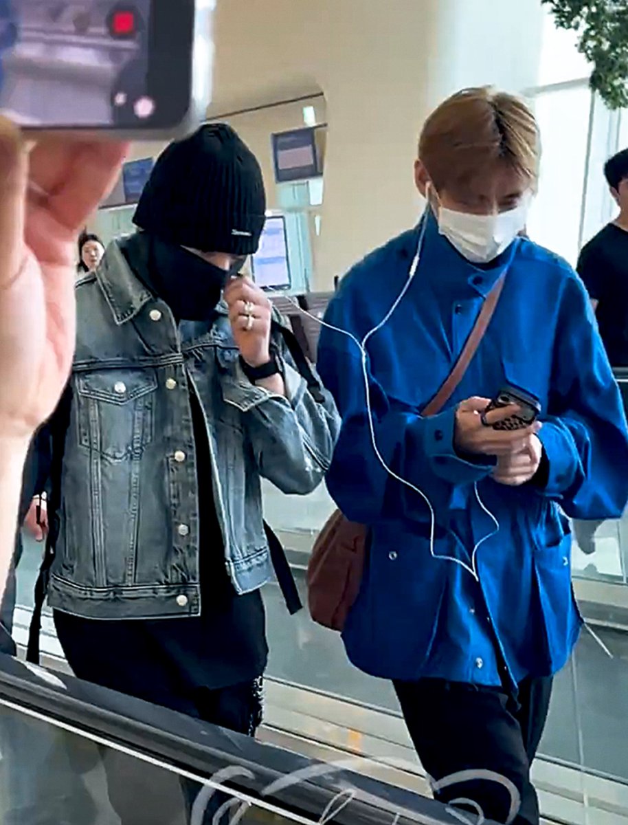 jjk_thv's tweet photo. 🖤💙 06.23.26 #taekook https://t.co/Whkq3Bb4Wq