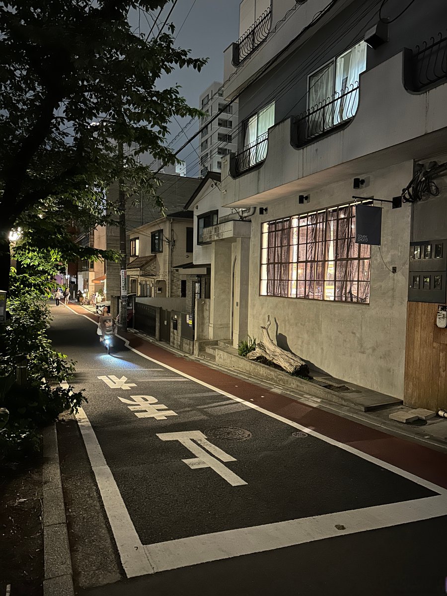 Rf1mthV9BFeuzXP's tweet photo. Just dropped my phone at the café, a stranger ran 2 blocks to catch up and give it back—kindness hits different today, no need for reward, just a smile . https://t.co/7rq32Rrzfr