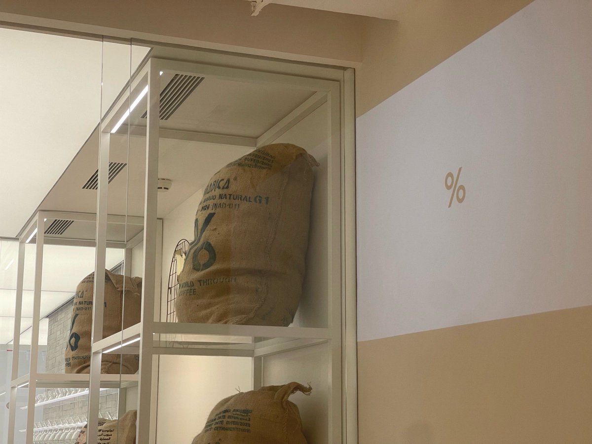angelapitruzzel's tweet photo. Just tried the new zero-waste café in town—their cold brew is smooth, and the compostable cups made my morning pick-me-up feel way better! Who else’s city has these game-changing spots， https://t.co/CCnSExmpNp