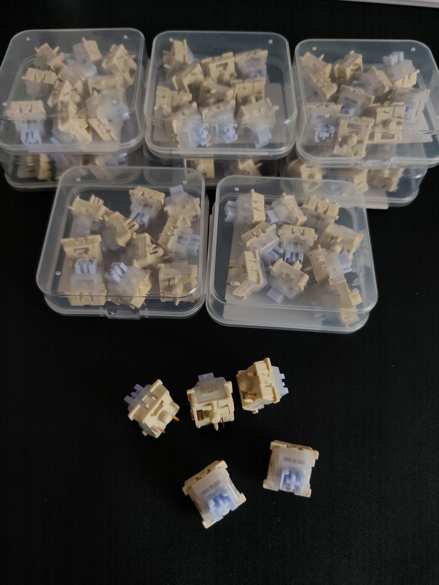 snowishflakes's tweet photo. WTS WANT TO SELL PRELOVED
SWITCH outemu silver moon (copotan dari keyboard Vortex Mono V2 75)
💸 100k
🏠 Depok, Jawa Barat 
🟢 Total 85 pcs switch 

*aku jual krn ganti ke switch lain, dan ini nggak kepake lagi https://t.co/uA9Os3bCMd
