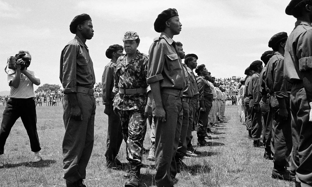 Francis49146726's tweet photo. Comunista yugoslavo sobre el terrorismo internacional

"¿Podemos los comunistas ver el terrorismo de la misma manera que los imperialistas? Por supuesto que no podemos. +

Foto - Líder del Partido Comunista Sudafricano y comandante del Congreso Nacional Africano ANC, Chris Hani. https://t.co/hzEy0RSpS3