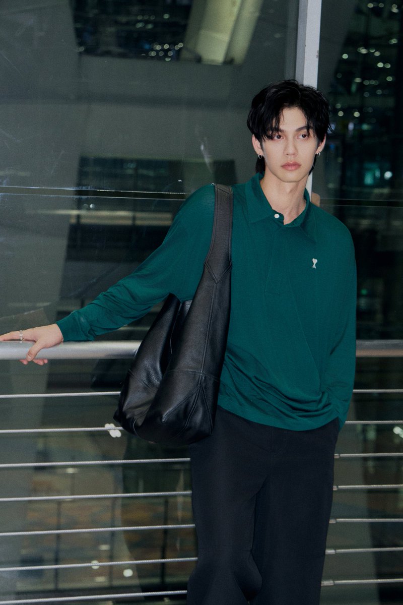18aprril's tweet photo. ลุคสนามบิน boyfriend material มากกกกกกกกก อยากเห็นลุคแฟชั่นวีคเลย รอติดตามค่าาา ✨✨✨✨✨✨✨✨

BRIGHT AMI PARIS SS27
#AmiSS27xBRIGHT
#AmiParisxBRIGHT
#AmiParis @amiparis 
#bbrightvc @bbrightvc https://t.co/FcEtd7YPHr