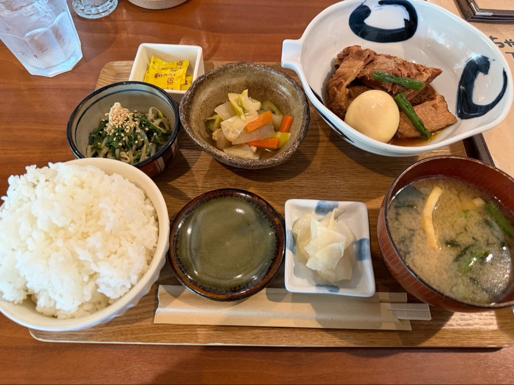 oketabi's tweet photo. 角煮定食美味しかった！@ちゃぶだい https://t.co/q9HvfsWKBC