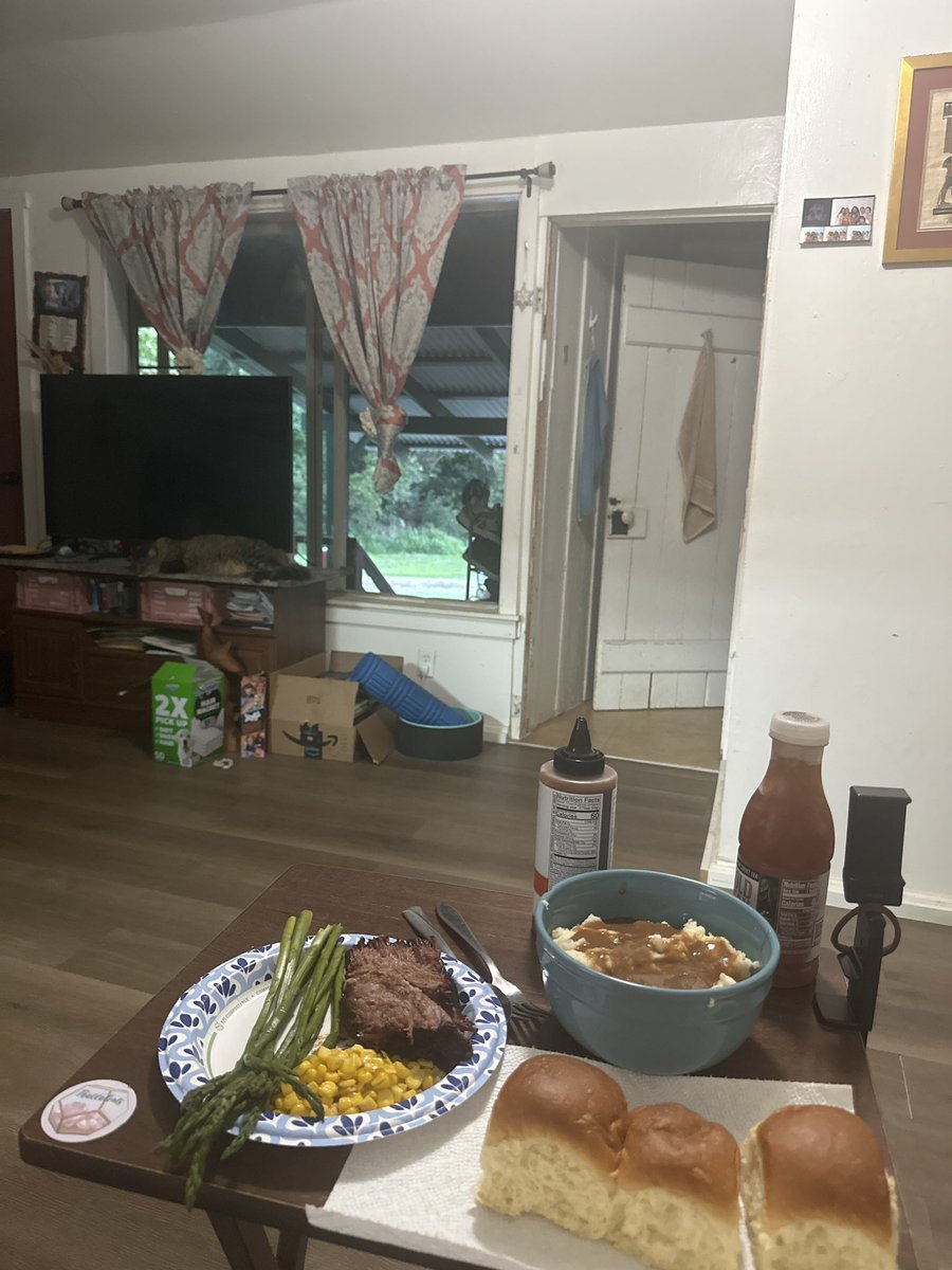 Croinuj's tweet photo. Bone apple teeth :3 https://t.co/jSf2WnYhRX