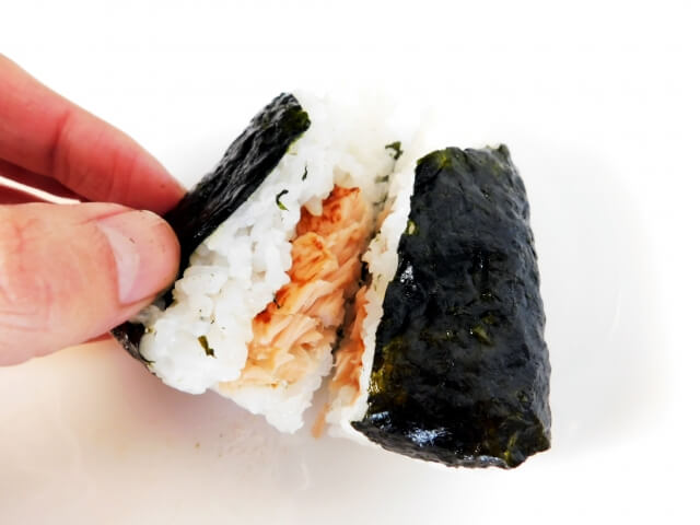 livedoornews's tweet photo. 【物価高】鮭おにぎり198円、「生き延びられない」コンビニすら遠い存在に
https://t.co/aEiXSa8Ila

かつて100円前後で買えた定番商品の高騰に「普通の鮭おにぎりが198円とかでびっくりした」と驚く声が上がり、「そもそもコンビニで買い物しないよ。絶対高いもん」などの意見も寄せられた。 https://t.co/nWEmR301oc