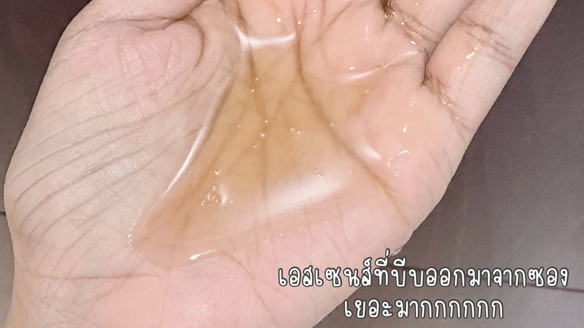 HoneyzBenya's tweet photo. มาส์ก SKIN1004 ดีงามมากกกก แผ่นมาส์กนุ่ม ไม่บาดผิวเลย ในซองให้เอสเซนส์ Centella 51% กับ Hya Complex มาเยอะแบบฉ่ำๆ หลังใช้คือผิวดูอิ่มน้ำ นุ่มฟู และสดชื่นขึ้นทันที ช่วยเติมความชุ่มชื้นและปลอบประโลมผิวได้ดีสุดๆ ตอนนี้มีโปรช็อปคุ้มๆ 1 แถม 1 ด้วยนะ 🤍 https://t.co/PV51QVnN5e