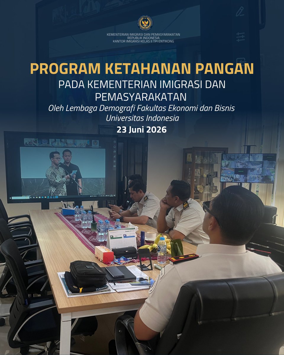 kanimentikong's tweet photo. Kantor Imigrasi Kelas II TPI Entikong mengikuti kegiatan Program Ketahanan Pangan pada Kementerian Imigrasi dan Pemasyarakatan yang diselenggarakan oleh Lembaga Demografi Fakultas Ekonomi dan Bisnis Universitas Indonesia secara virtual pada Selasa, 23 Juni 2026. https://t.co/Hze6aoz97T