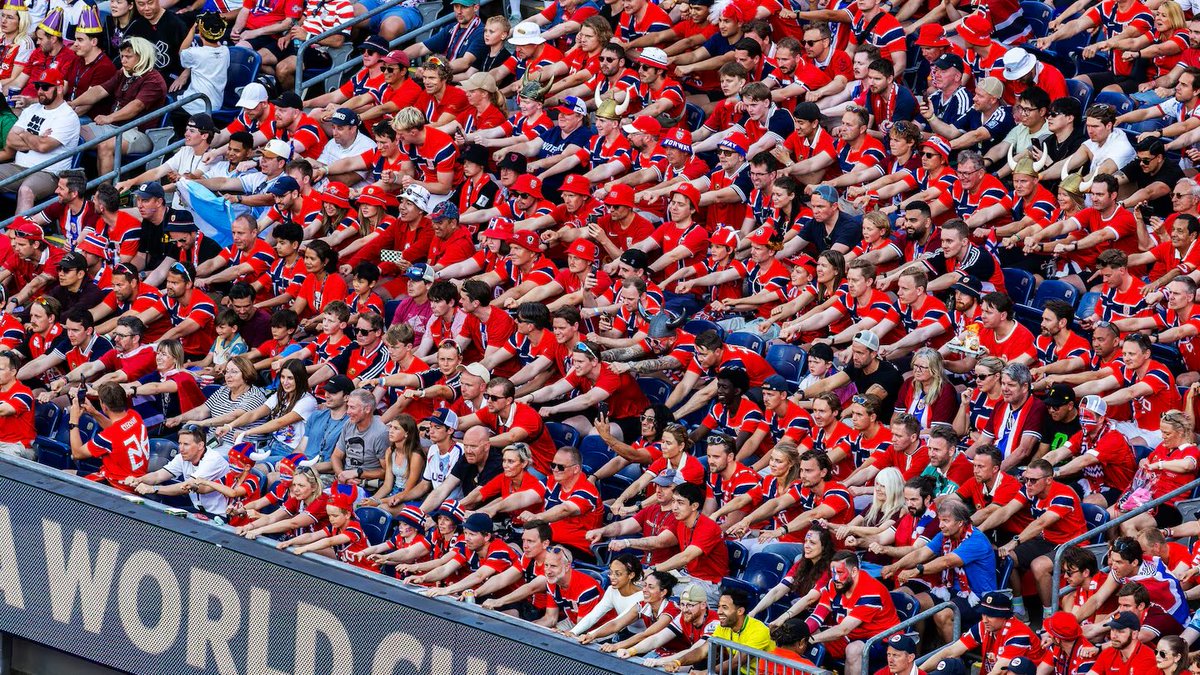 OghieGigs's tweet photo. 2018 Viking Clap dibawa Islandia ke World Cup

2026 Viking Row dibawa Norwegia ke World Cup

Sebagai sesama Viking (pake V bukan P 😅), yang belum keliatan itu Swedia.

Suporter Swedia tertekan ga ya untuk bisa kasih “signature”? https://t.co/jyp3tr6u84