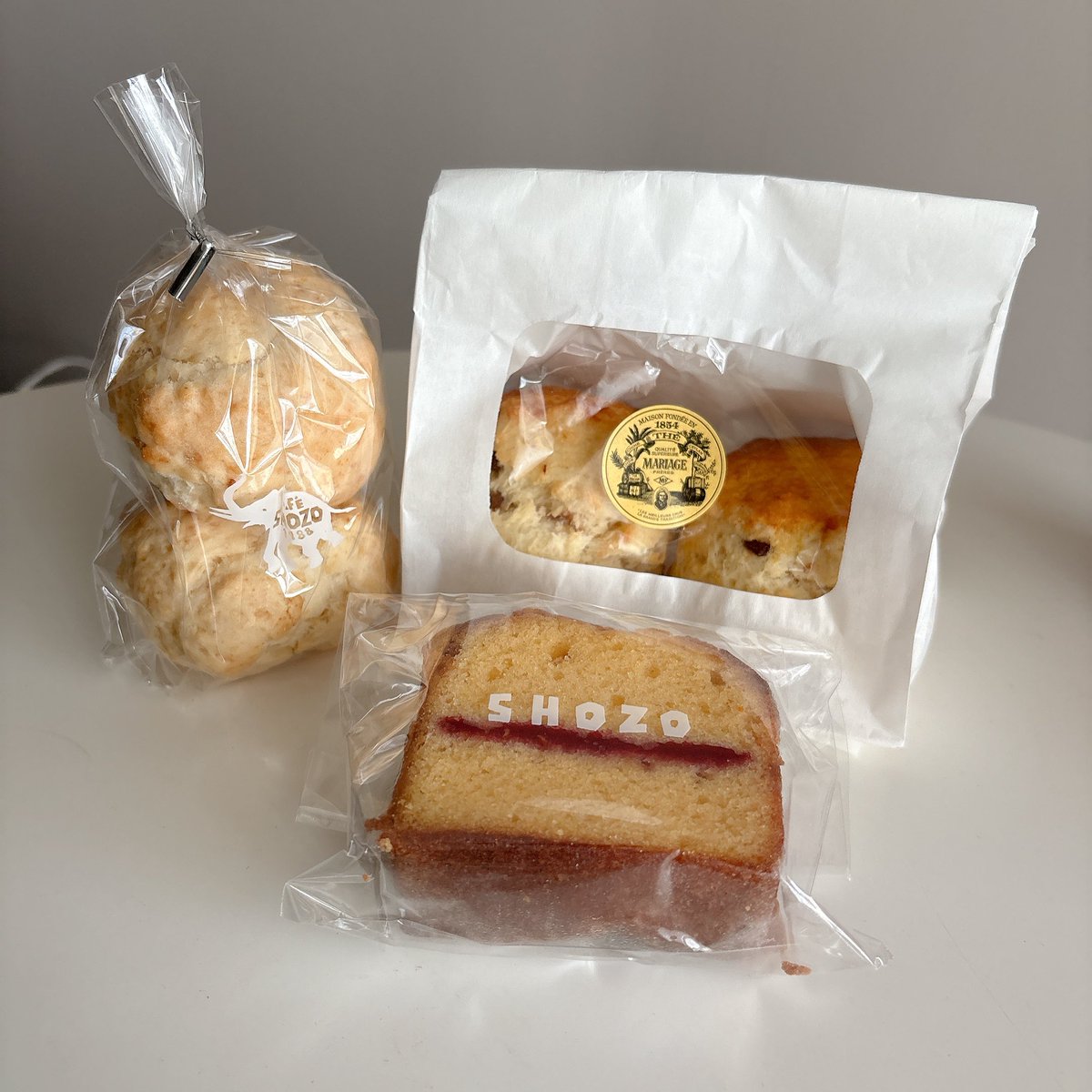 andsea2's tweet photo. 松屋銀座でSHOZO COFFEEさんがPOPUPやっていてスコーンとヴィクトリアケーキ購入

マリアージュフレールでもスコーン買ったけどサイズが大きくなってる気がする🥮 https://t.co/2mxcCwPbOU