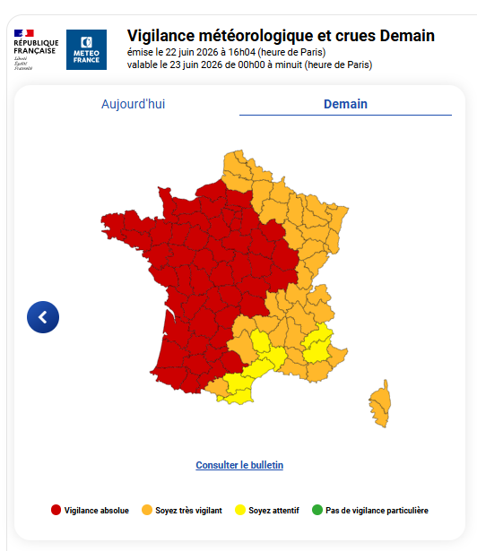 cafepedagogique's tweet photo. Canicule : Edouard Geffray mise sur le statu quo malgré 54 départements en vigilance rouge https://t.co/k86MjgssOH https://t.co/D5TgBFHgLx
