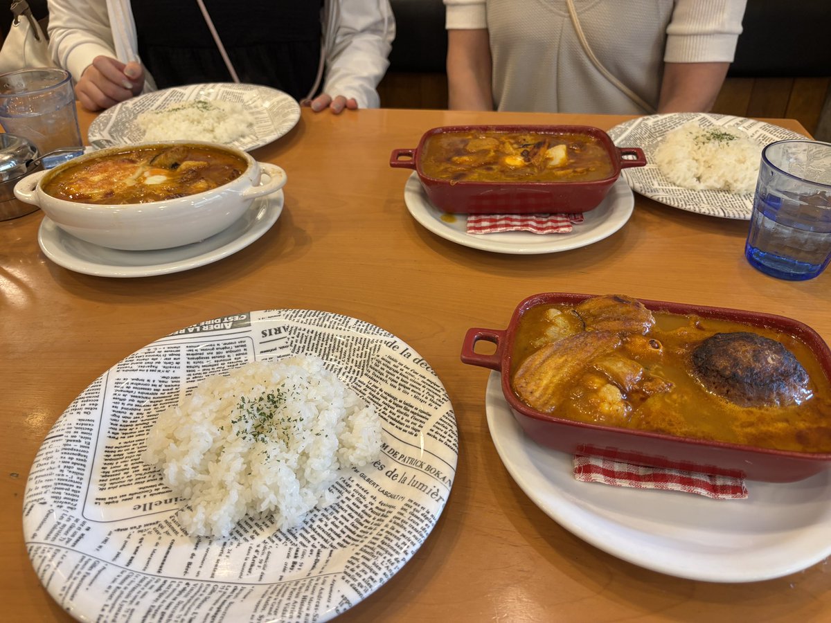 bashieco's tweet photo. 遊びに来ていた長女を送りがてらランチ。

頭の中は完全に中華街モードだったはずなのに、気が付いたらなぜかカレーを食べていました😅

まぁ、美味しかったからヨシ！（笑） https://t.co/nnGB0ISydl