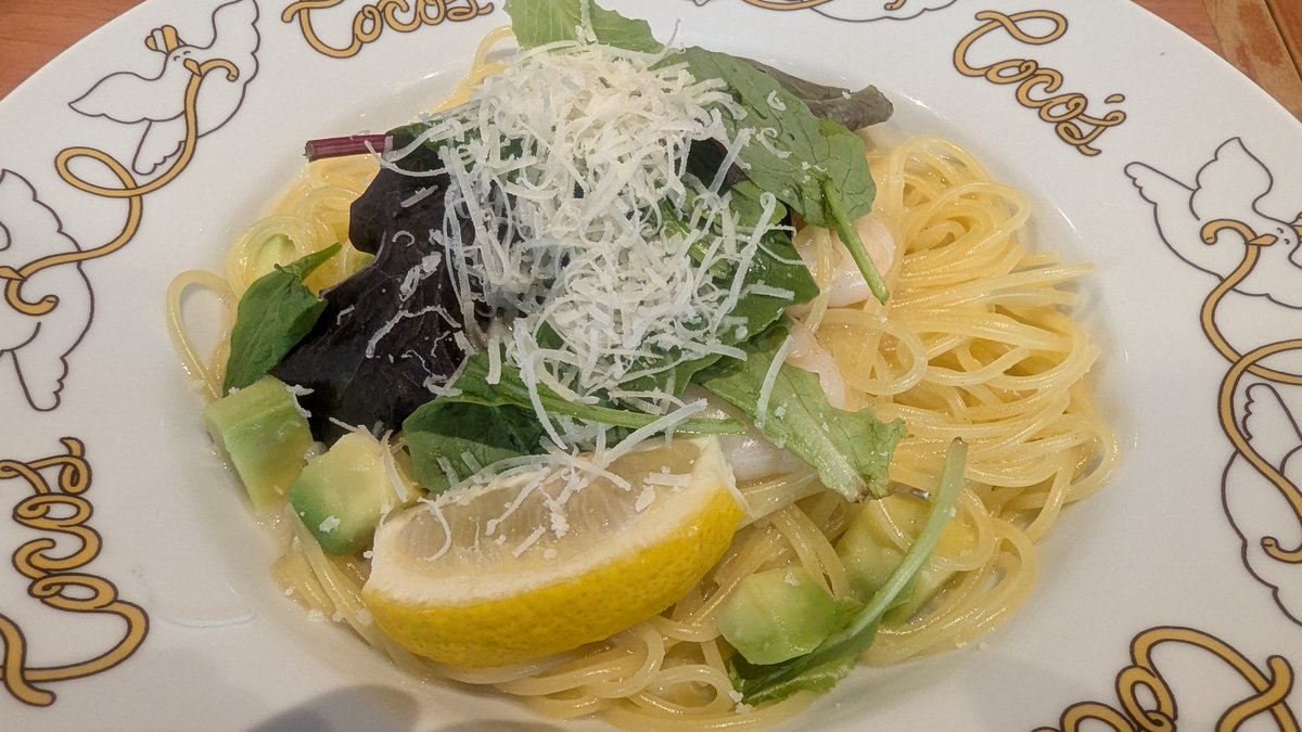 elvisbono's tweet photo. 今日は私の休日、ココスで遅めのランチ。海老とアボカドのレモンクリームパスタ。レモン風味でさっぱりとしていて夏に美味しい。最近お酒はハイボールがお気に入り。 https://t.co/Le5zKN8wYq