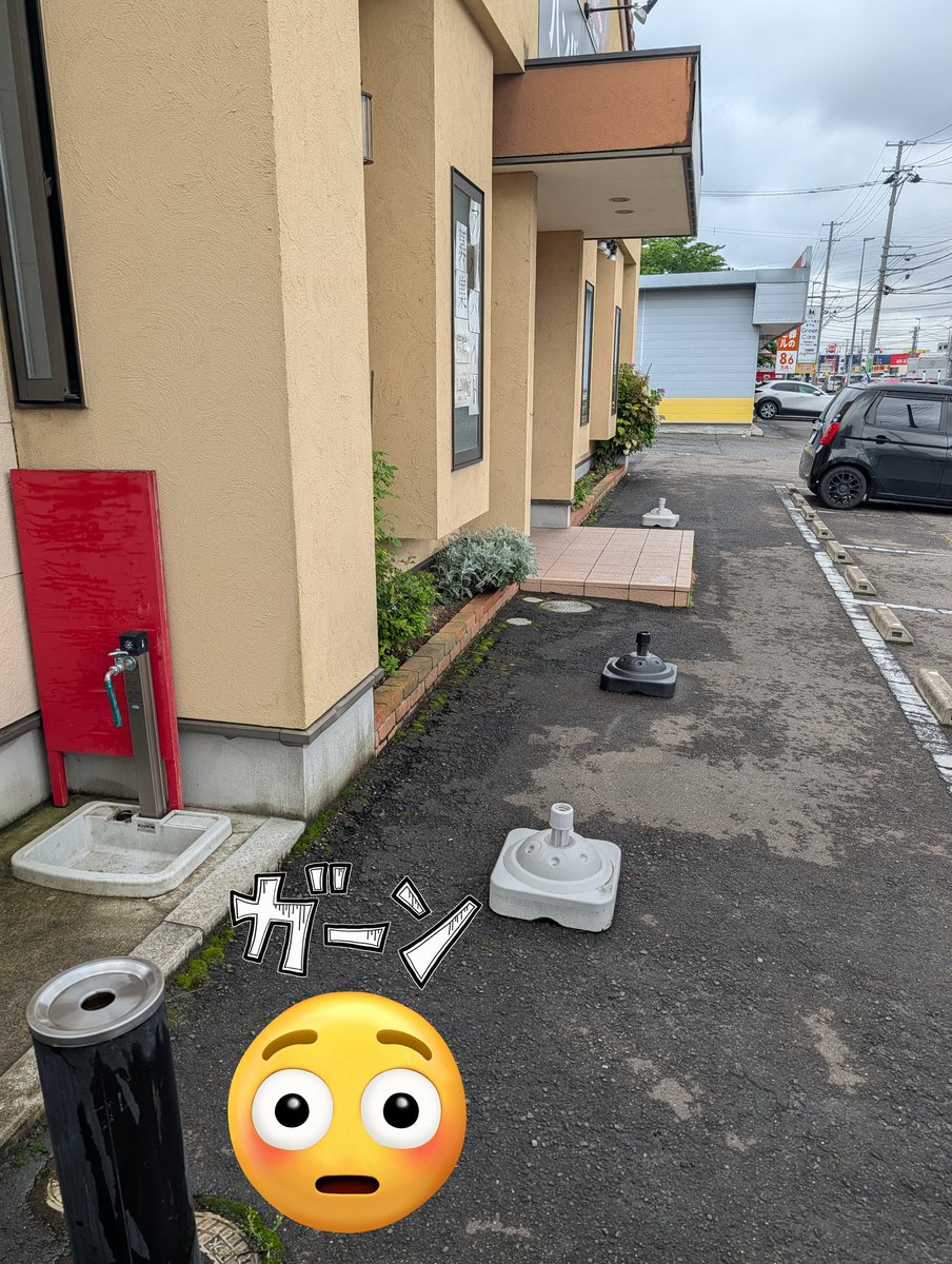 919HONGO's tweet photo. #悲報
店舗外の灰皿と一緒に並べてあった木製のベンチが気付いたらなくなってました😭😭😭

今時、どういう人が持っていくんだろ？
自分で使うのかな？ https://t.co/Ka1TPZdz0l