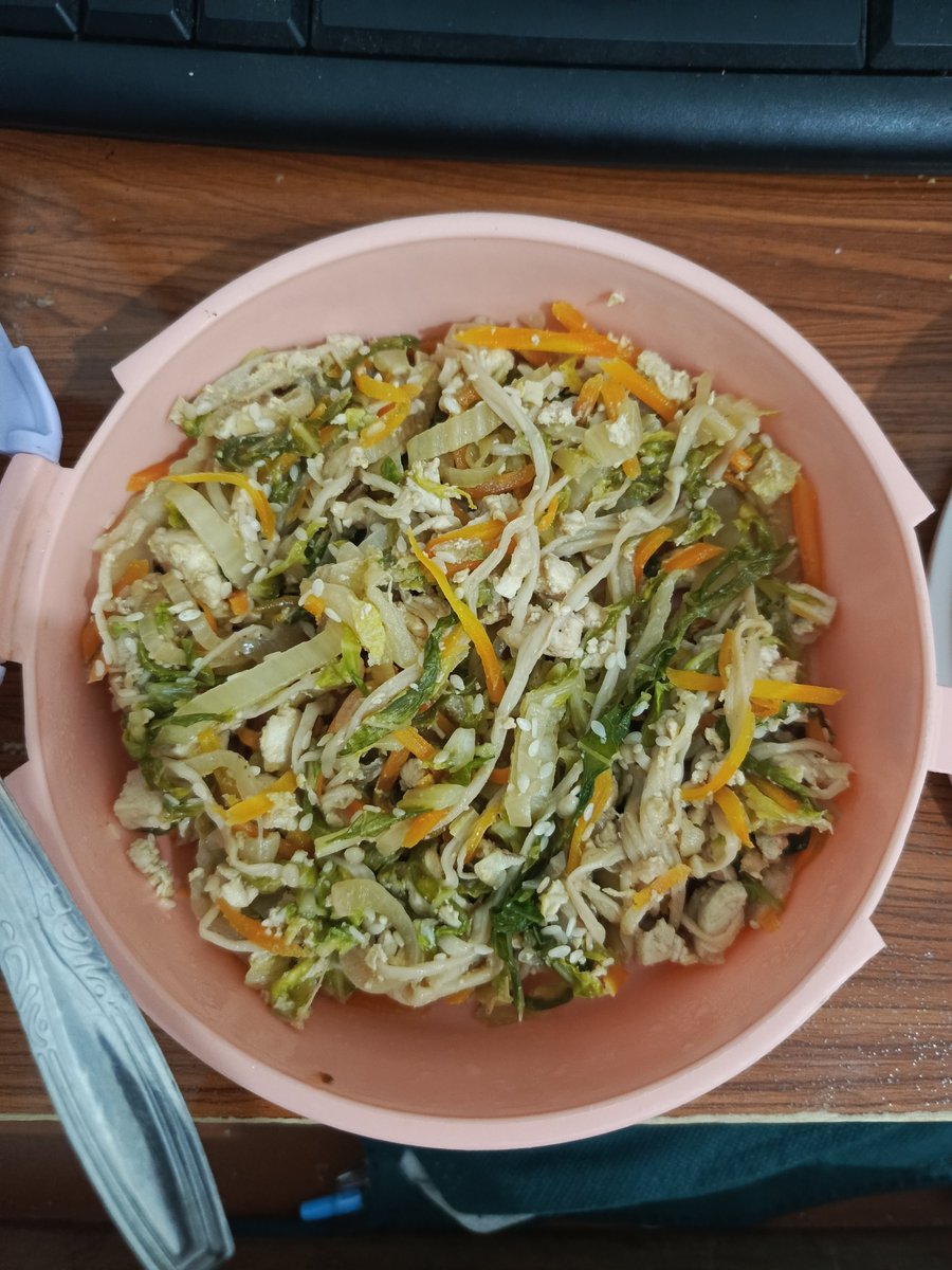 mamoaina's tweet photo. masih pengen pake hashtag #bimamam 

Kembali masak makan sehat setelah bbrp hari terakhir gak mood mulu https://t.co/Kx0UNYsCV9