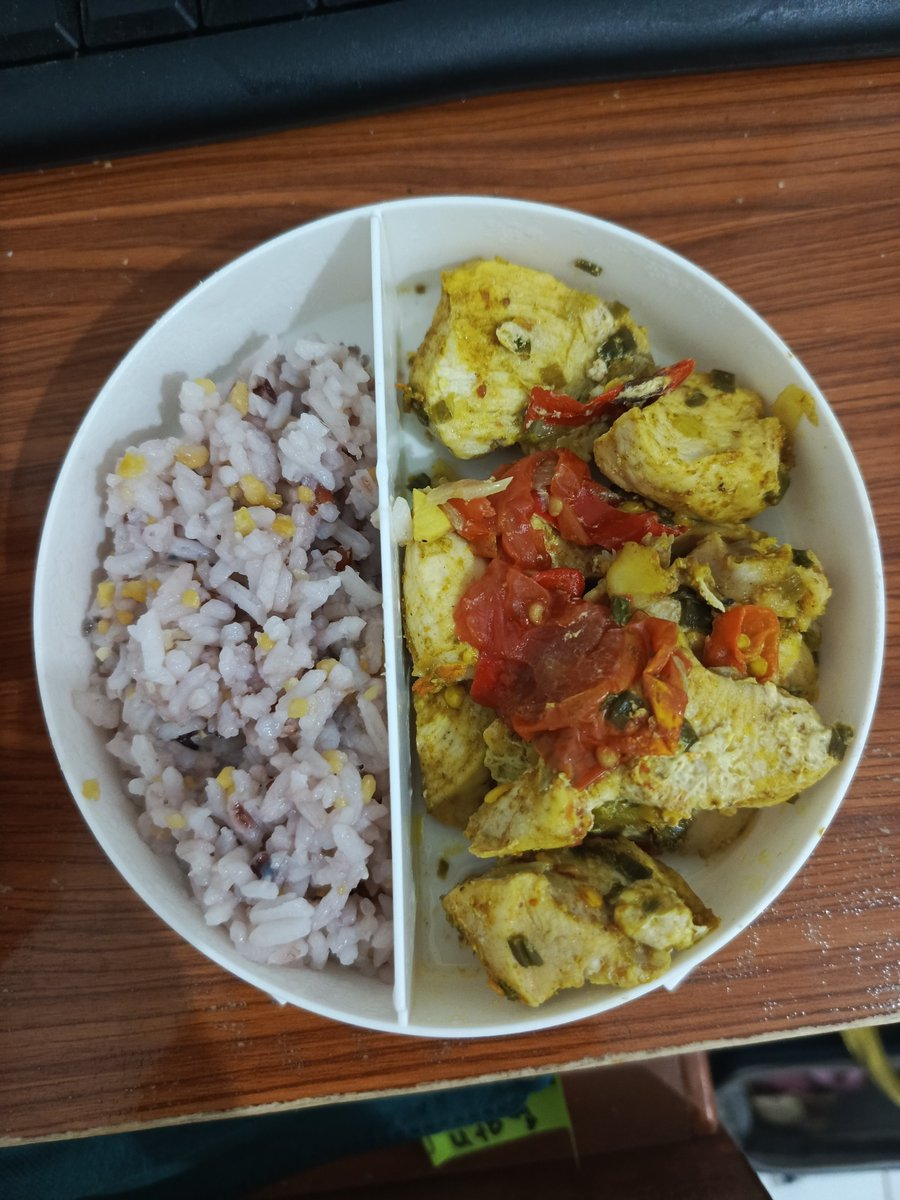mamoaina's tweet photo. masih pengen pake hashtag #bimamam 

Kembali masak makan sehat setelah bbrp hari terakhir gak mood mulu https://t.co/Kx0UNYsCV9