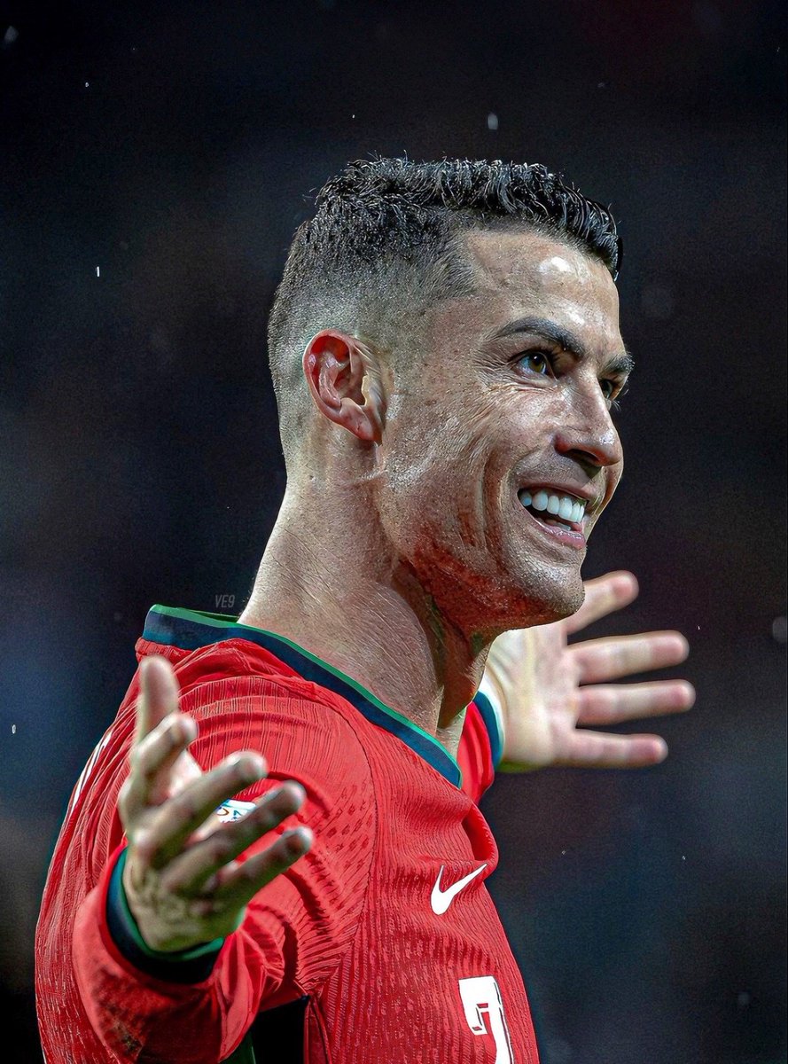 Furious_red_'s tweet photo. I love how Ronaldo fans move now man😂, Messi fans thought they own the internet, we the biggest fan base in the world, Greatest of all time!🐐 https://t.co/gYDSGL1RME