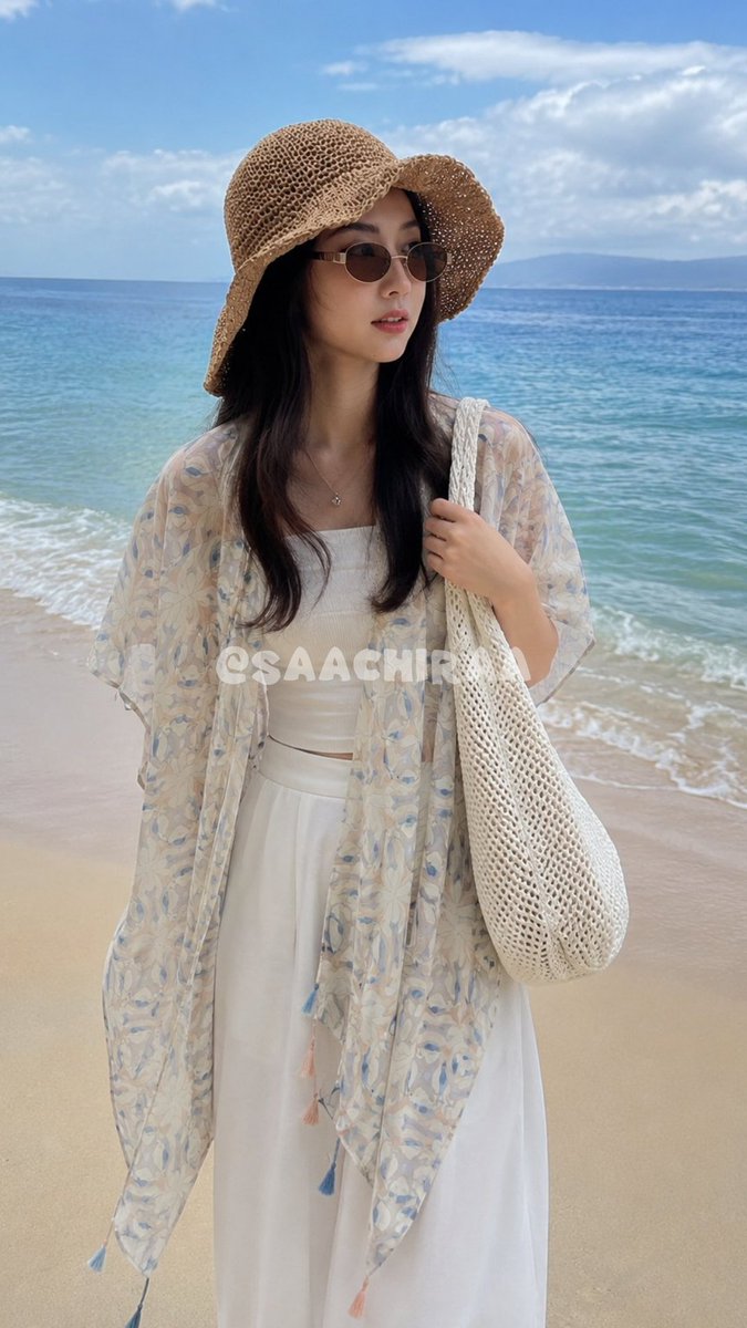 Saachiraa's tweet photo. Outfit anti gosong ke pantai, biar pulang-pulang gak jadi ujang rebus☀️ https://t.co/jJ18FZCmK3