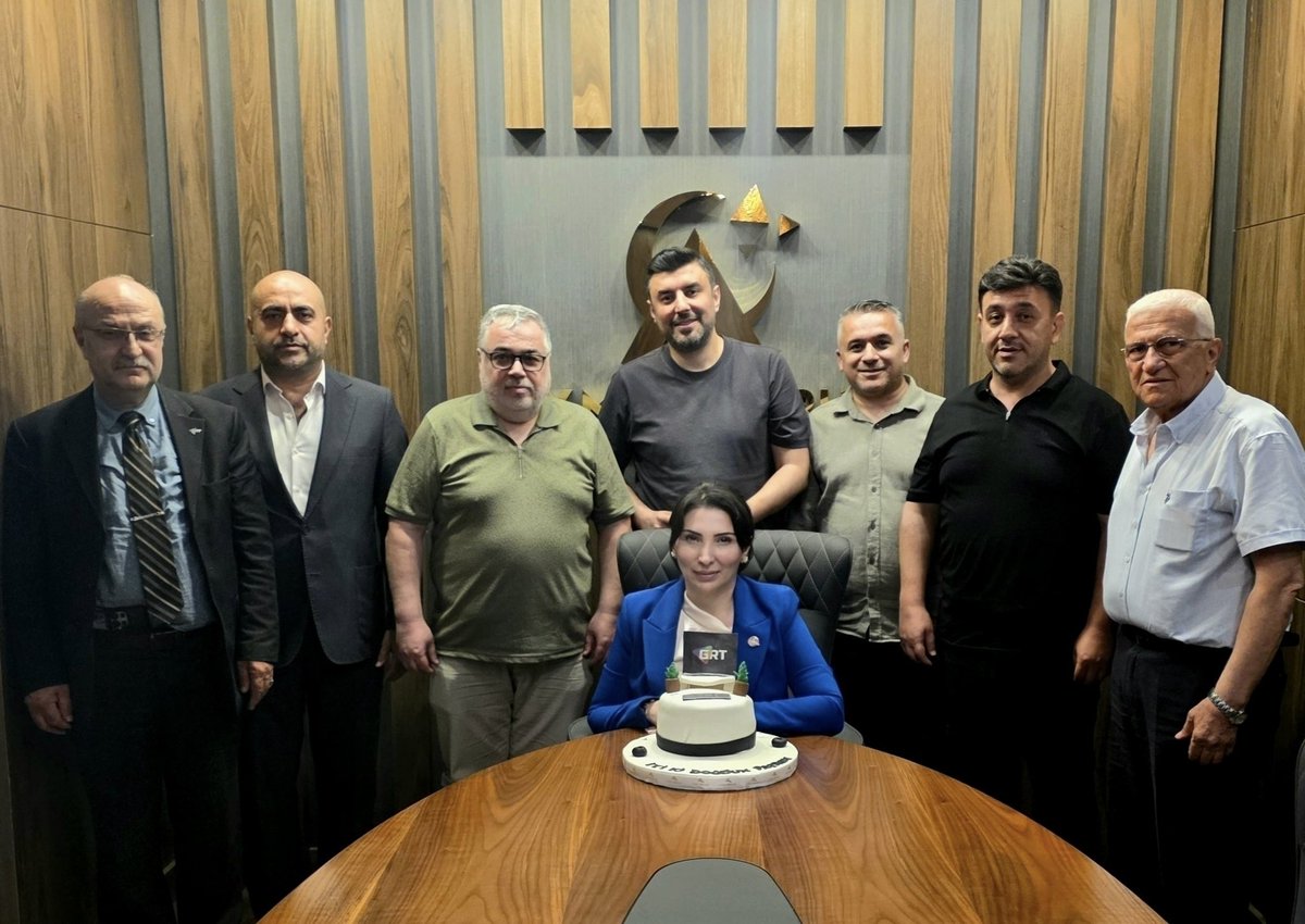 MustafaOzzorlar's tweet photo. Gaziantep’in tek uydu kanalı olan GRT TV’nin Patroniçesi Meral Ay’ın doğum gününü, GRT Spor 90+ ekibi olarak küçük bir sürpriz pasta ile kutladık.

Kanalımıza kattığı değer, emeği ve vizyonu için teşekkür ediyor; yeni yaşının sağlık, mutluluk ve başarılarla dolu olmasını diliyoruz.

İyi ki doğdunuz @MERAL_AY_ . Nice güzel yaşlara… 🌹📺🎉

@GRT_TV_FM @gaziantepolusum  @iBRAHiMAY_ @sabitkayhan @Ozkececi2 @OkkesPeltek @okancelik27 @CETINPEKMEZCI @STor27
