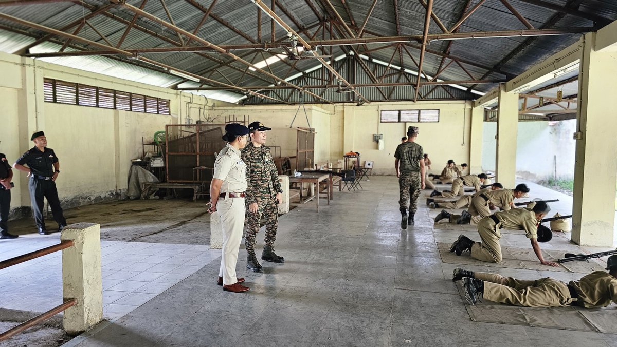 NCCGROUPIMPHAL's tweet photo. Smt. Laishram Sarita Devi, Superintendent of Police (Sports), World Champion Boxer &amp; Arjuna Awardee, visited the ongoing CATC of 14 Manipur Bn NCC at YAS, Khuman Lampak. She interacted with NCC cadets, inspiring them to uphold discipline, fitness and  leadership. https://t.co/sXA8QvNcV6