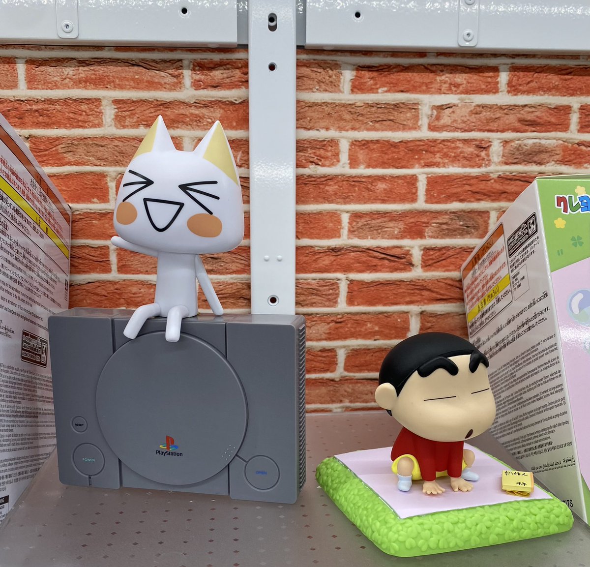 CGS_iwatsuki's tweet photo. アミューズ入荷景品✨

クレヨンしんちゃん　しんちゃんとなかよしメモリーズ～昼下がりのおままごと～ボーちゃんと、マサオくんと

どこでもいっしょ　モニタートップフィギュア～トロ・クロ～

DEATH　STRANDING　2:　ON　THE　BEACH　モニタートップフィギュア-サム-

入荷しました🎮

#CGS岩槻 https://t.co/ErzbOXdZpo