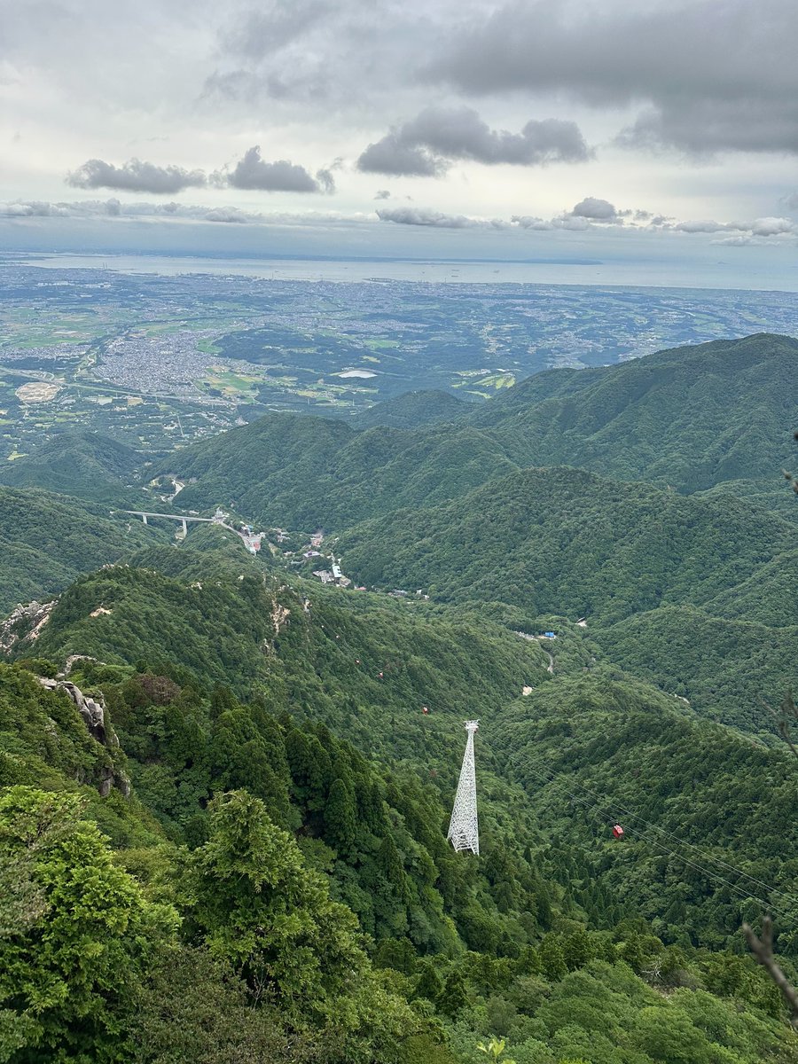 GozaishoRopeway's tweet photo. 梅雨時期ですが運が良ければこんなにも素敵な絶景を見ることができます✨️

皆様のお越しをお待ちしております🚡
#御在所 
#gozaisho 
#三重県 
#mie https://t.co/jYH1YhrcSB