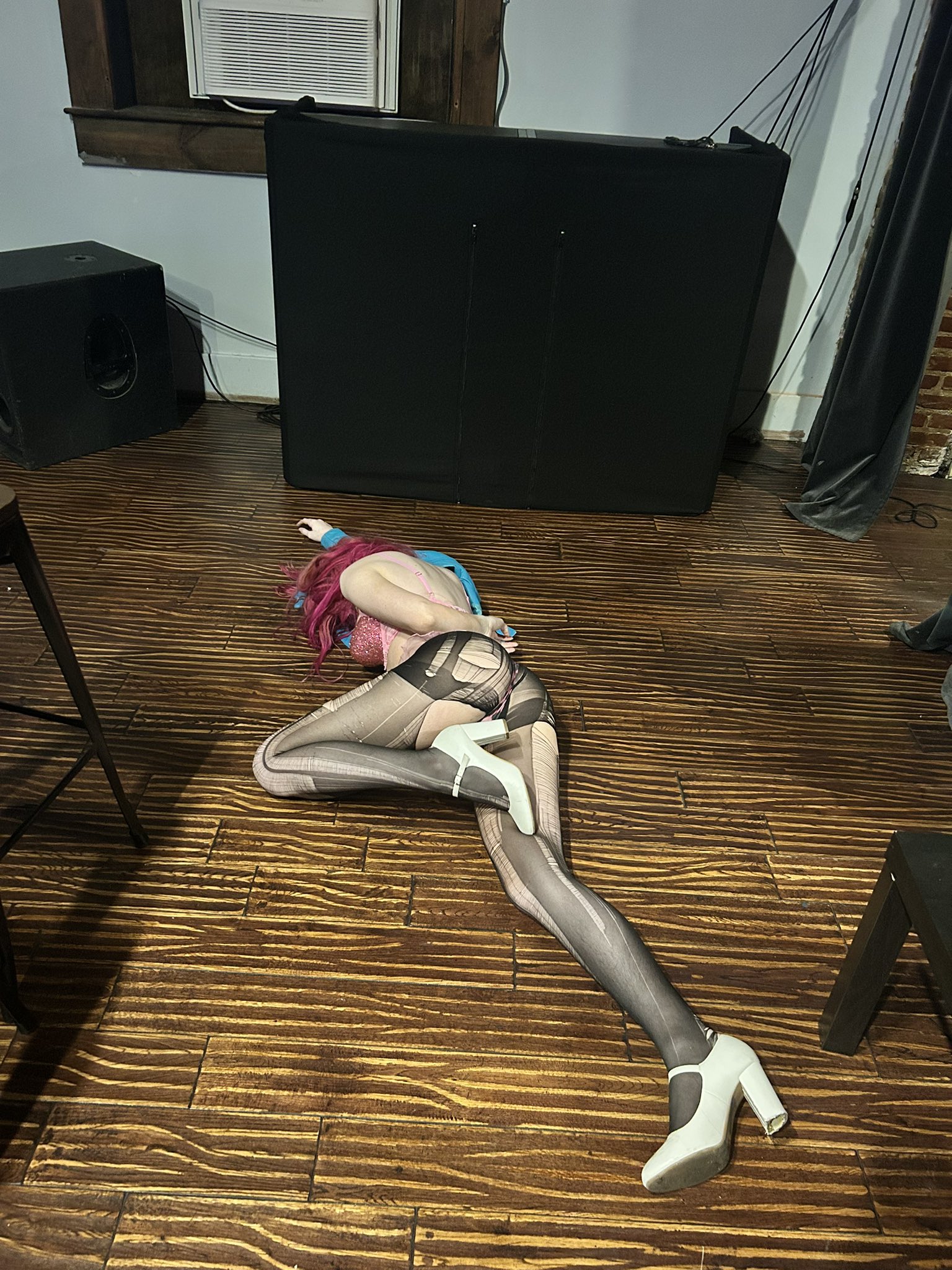 2 pic. Before vs after throwing myself around on stage to The Cramps https://t.co/rv8epJHcPM