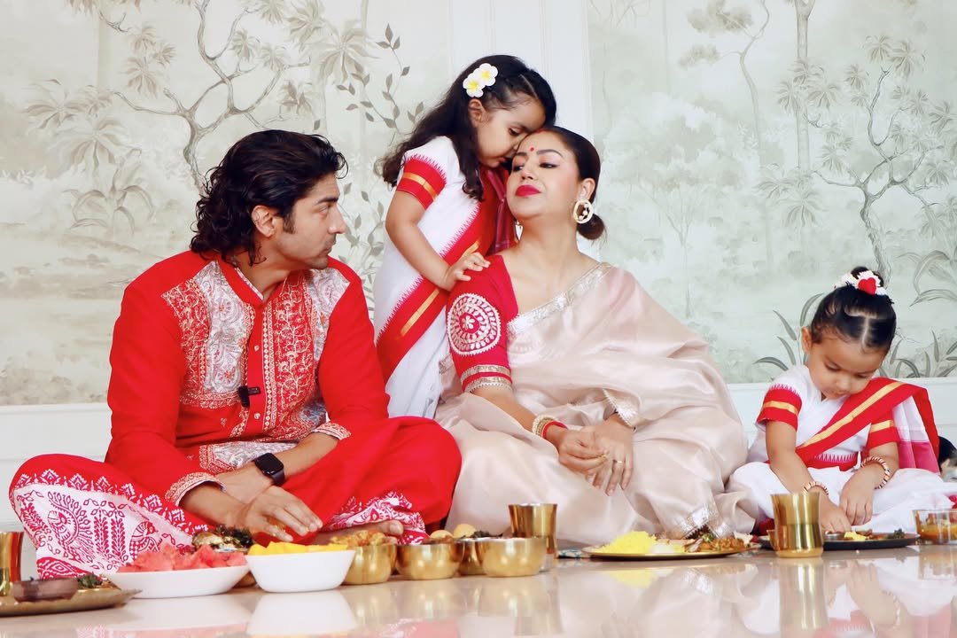 TheDesiCore_'s tweet photo. Gurmeet Choudhary &amp; Debina Bonnerjee celebrating a cherished Bengali Hindu festival Jamai Sasthi . — 𖹭.ᐟ https://t.co/z6TgizAlMR