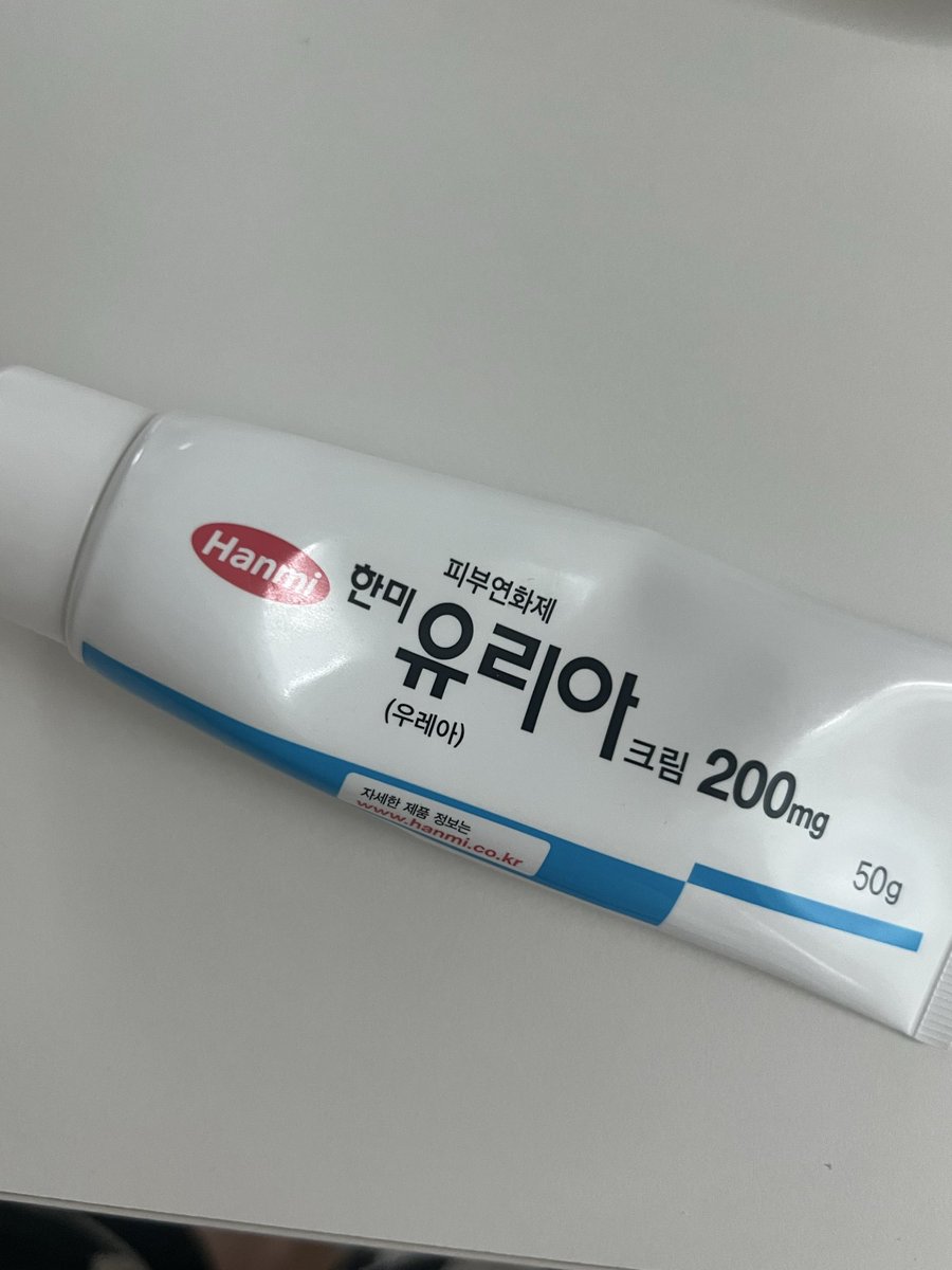 miz_ccc's tweet photo. 더 함량높은 20퍼짜리 약국에 유리아크림 잇은
도매형약국에서 3천원주고삼 https://t.co/HnazQGvVtJ