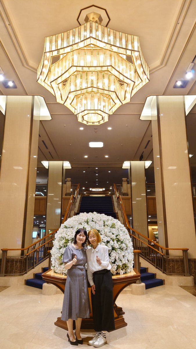 yuri1000000's tweet photo. 平和は教室から！
東京外国語大学春名総長と大愛の約束！

教育界で期待されている東京外国語大学春名展生総長と学士会にてお会いしました。そして共に、次世代の世界リーダー・平和を運ぶ大愛の飛鷹たちを沢山育てる約束しました。

弊学士会の慈愛の樺山紘一理事長にも心より感謝を申し上げます。 https://t.co/53hyVNKzPp