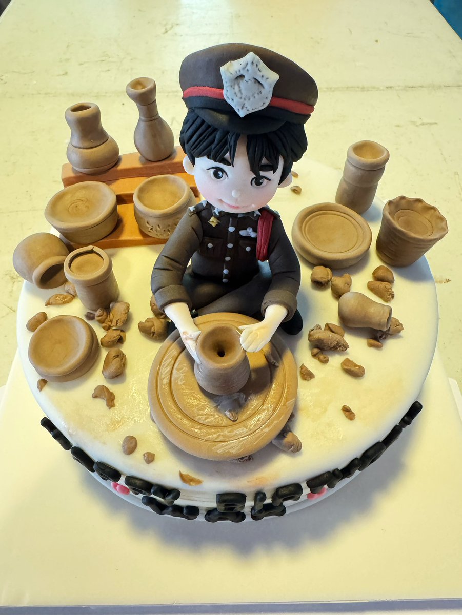 mayaonline2002's tweet photo. 30 ว่าแจ๋วแล้ว! 32 ยิ่งแจ๋วเข้าไปอีก! ✨️ “วอร์ วนรัตน์” #warwanarat ยิ้มรับเซอร์ไพรส์วันเกิดปีที่ 32 ปี (23 มิ.ย.) จากน้องรัก “หยิ่น อานันท์” #yinyin_anw และแก๊งน้องๆ “เชน-กฤต-ตั๋ง” ในกองซีรีส์ #ที่รักสารวัตรเธียร์  

งานนี้เจ้าของวันเกิดสุดหล่อขอพรเรียบง่ายให้สุขภาพที่แข็งแรง  “ขอบคุณเพื่อน ๆ ในกองที่เราเหนื่อยมาด้วยกัน และสละเวลาอันน้อยนิดมาใช้เวลาเฉลิมฉลองวันเกิดของผมครับ ปีนี้ผมขอของขวัญวันเกิดให้ตัวเอง ขอให้สุขภาพผมแข็งแรง เพราะว่าผมเคยลองเจ็บดูแล้ว มันทำอะไรไม่ได้เลย ผมเลยอยากให้ร่างกายที่เป็นเหมือนเครื่องมือเดียวของผม สามารถพาผมไปทำอะไรอย่างที่ผมต้องการได้”

 “ที่สำคัญผมขอบคุณแฟนคลับทุก ๆ คน ทุก ๆ บ้านที่จัดโปรเจกต์งานวันเกิดให้ผม ขอบคุณที่เราเติบโตและผ่านอะไรด้วยกันมาในทุก ๆ ปี หวังว่าทุกคนจะมีความสุขในวันนี้เหมือนกับผมนะครับ”

BEST WISHES TO WAR 32nd 

#YinWar #หยิ่นวอร์
#วอร์วนรัตน์ #32ndHappyWARday