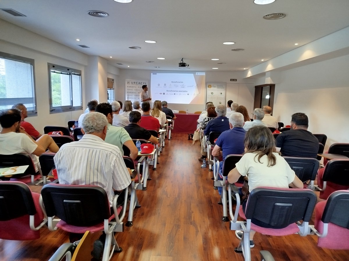 Life_Innocereal's tweet photo. 🗣️ LIFE Innocereal na Urcacyl.
Francisco Márquez (UCO) apresentou como melhorar rentabilidade e sustentabilidade do cereal com Agricultura de Conservação e novas tecnologias.
#LIFEInnocerealEU #AgriculturaSustentável #LIFEProject #LIFEProgramme https://t.co/hZ6WwgghKY