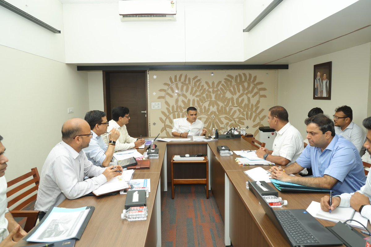 sanghaviharsh's tweet photo. Engaged in a detailed review meeting with GSRTC officials to assess current operations and discuss future priorities. https://t.co/KuuCN0Yb7y