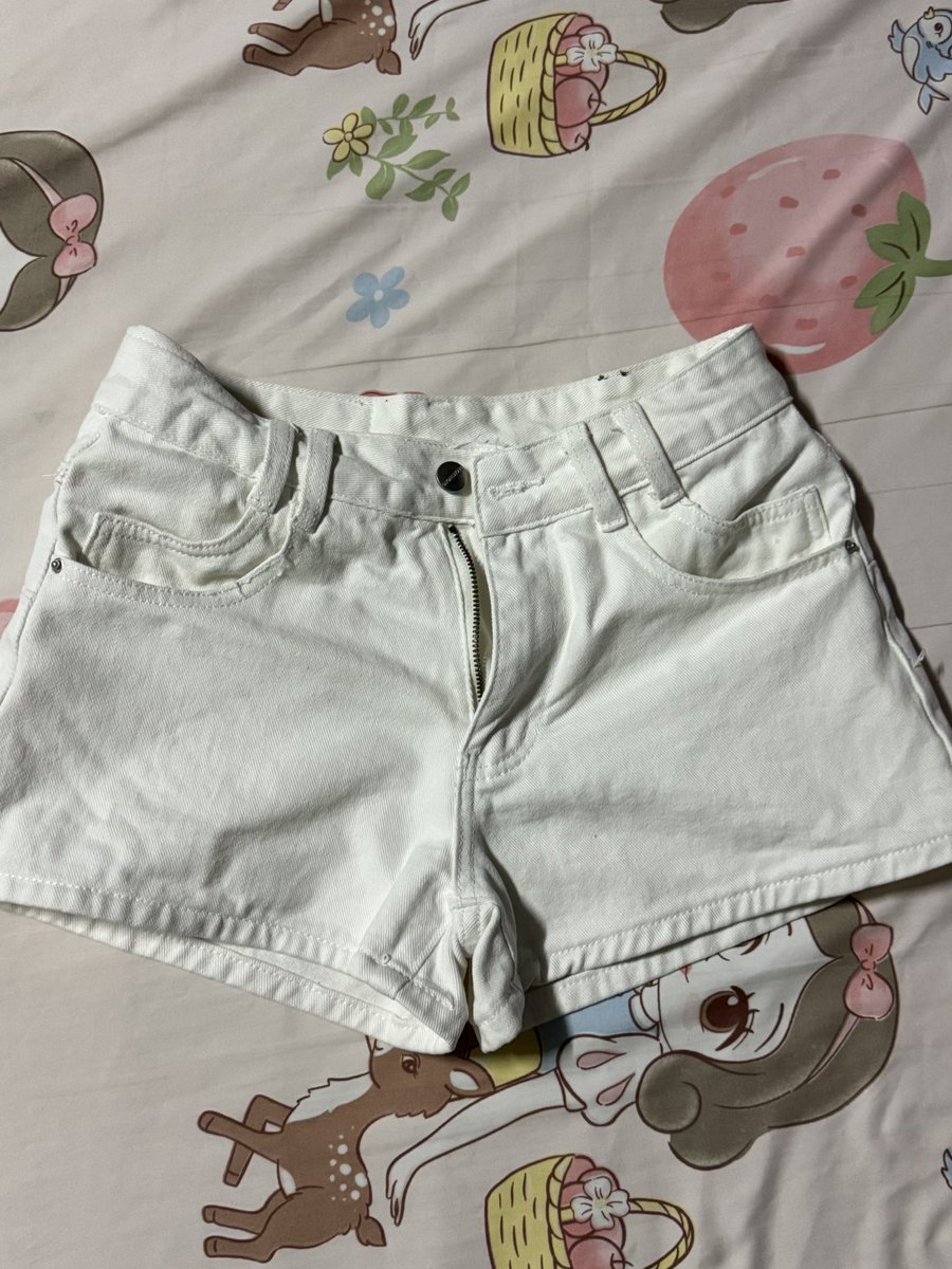 Nakluvpink's tweet photo. 👖กางเกงยีนส์ขาสั้น Promthong สีขาว🤍
ไซส์ S เอว 27-28 สะโพก 40 190.-ส่งฟรี🌟‼️
ส่งเย็นนี้✅
#ส่งต่อเสื้อผ้า #ส่งต่อเสื้อผ้ามือสอง #ส่งต่อ #ส่งต่อcintage #โล๊ะตู้เสื้อผ้ามือสอง #เสื้อผ้ามือสองราคาถูก #เสื้อผ้า #cintage #stylist #withit #cintageshop #promthong #ส่งต่อpromthong https://t.co/htXwIfjj8f