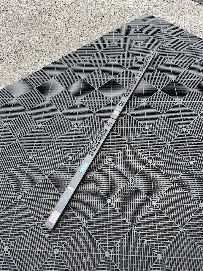 mtabe's tweet photo. 逸般の誤家庭にはよくあるテーブルタップが届いたよ！ https://t.co/Tc9MqR2pqZ