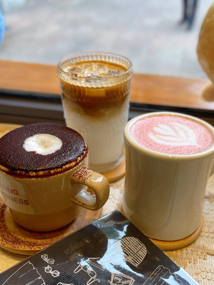 nikpetx's tweet photo. [Chilly autumn breeze + pumpkin spice latte = perfect Tuesday vibe ]， https://t.co/biBr2S3h04