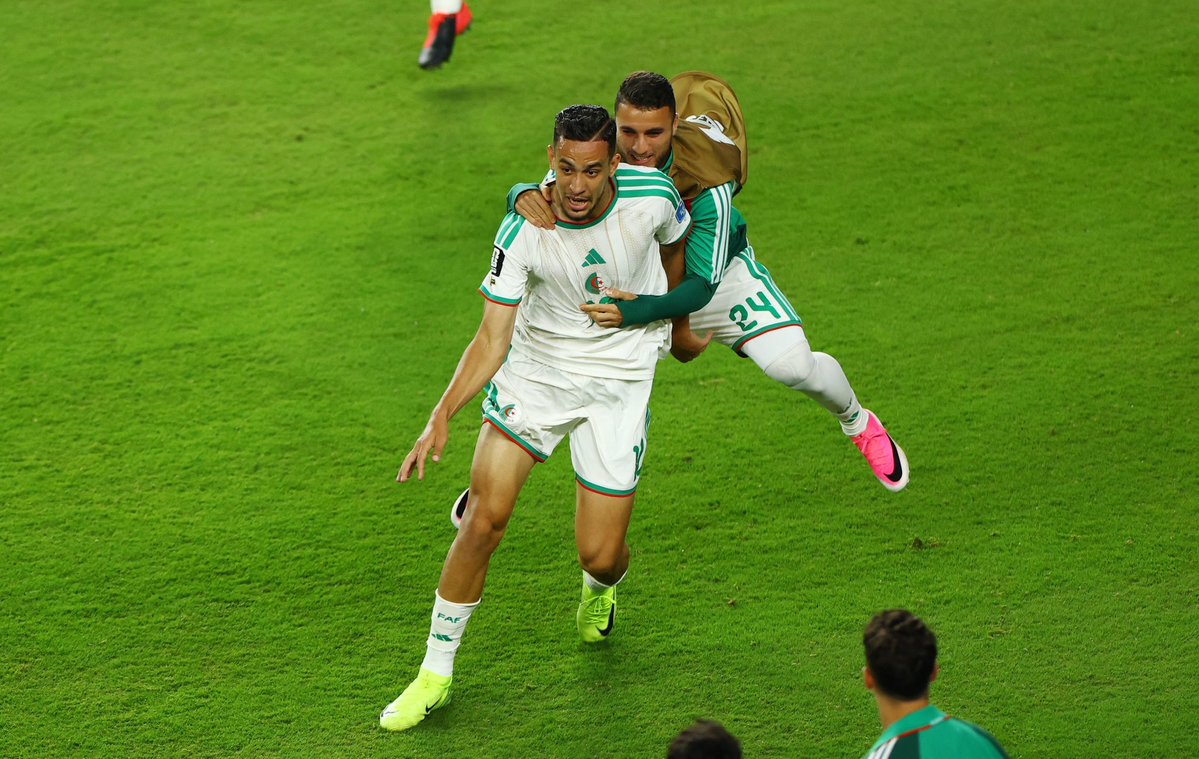 khalilalbalush1's tweet photo. فخور جدًا بما قدمه المنتخب الأردني في نهائيات كأس العالم، وبالتطور الكبير الذي وصلت إليه الكرة الأردنية في السنوات الأخيرة 

النشامى كانوا منافسًا قويًا وقدموا صورة مشرفة تليق بهم وبجماهيرهم

وفي المقابل يستحق المنتخب الجزائري كل الإشادة والتقدير على هذا الأداء القوي والروح القتالية الكبيرة التي ظهر بها، ونجح من خلالها في تحقيق فوز مهم ومستحق
محاربو الصحراء أكدوا من جديد مكانتهم كأحد أبرز المنتخبات العربية، وأتمنى لهم كل التوفيق في مشوارهم القادم

ألف مبروك للجزائر الفوز، وهاردلك للنشامى… وفي النهاية نفخر بما قدمه المنتخبان، وبالحضور المشرف على أكبر مسرح كروي في العالم 🇩🇿🇯🇴❤️
