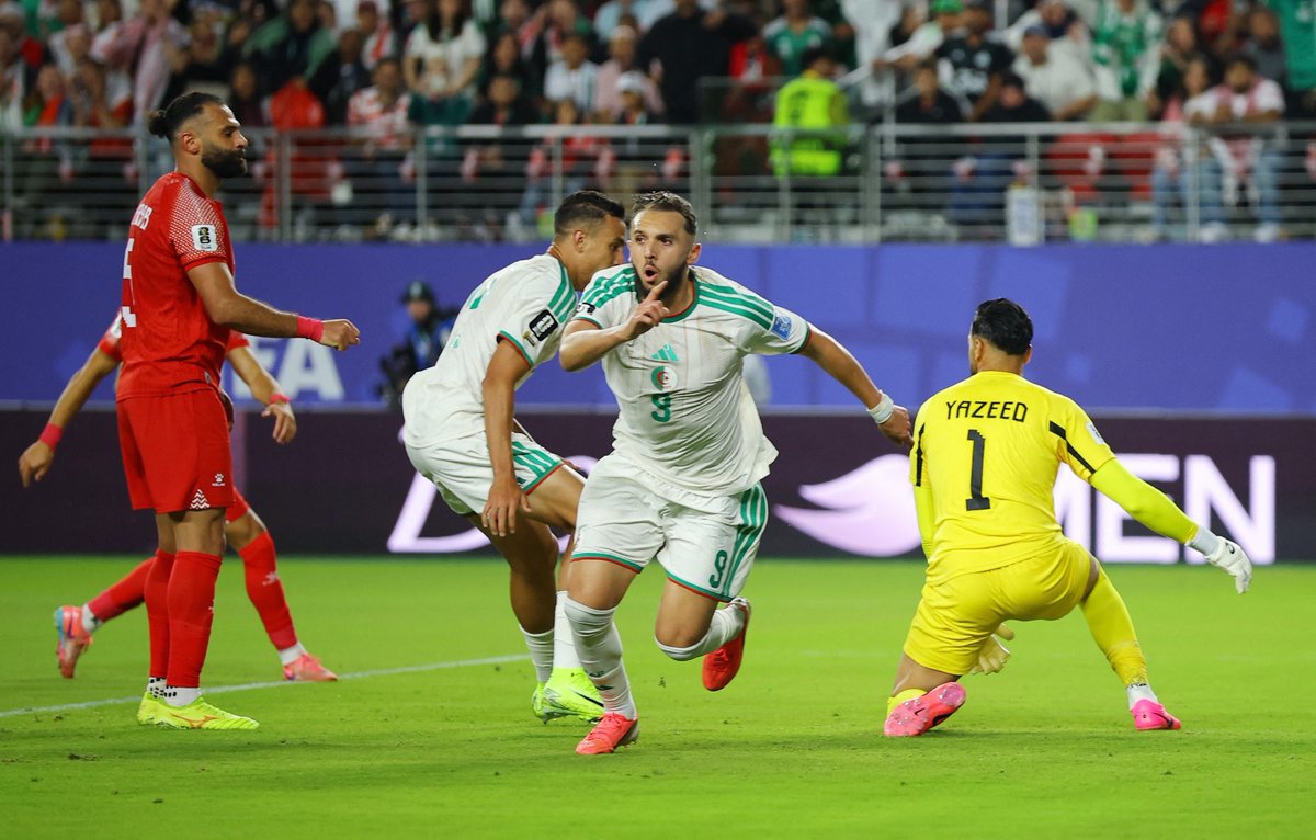 khalilalbalush1's tweet photo. فخور جدًا بما قدمه المنتخب الأردني في نهائيات كأس العالم، وبالتطور الكبير الذي وصلت إليه الكرة الأردنية في السنوات الأخيرة 

النشامى كانوا منافسًا قويًا وقدموا صورة مشرفة تليق بهم وبجماهيرهم

وفي المقابل يستحق المنتخب الجزائري كل الإشادة والتقدير على هذا الأداء القوي والروح القتالية الكبيرة التي ظهر بها، ونجح من خلالها في تحقيق فوز مهم ومستحق
محاربو الصحراء أكدوا من جديد مكانتهم كأحد أبرز المنتخبات العربية، وأتمنى لهم كل التوفيق في مشوارهم القادم

ألف مبروك للجزائر الفوز، وهاردلك للنشامى… وفي النهاية نفخر بما قدمه المنتخبان، وبالحضور المشرف على أكبر مسرح كروي في العالم 🇩🇿🇯🇴❤️