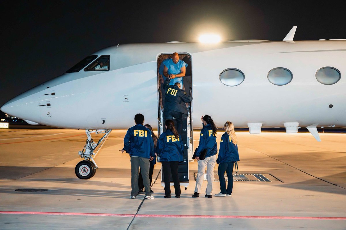 bosunatiklama's tweet photo. ABD sağlık sistemini 3.700.000.000 dolar dolandırdığı öne sürülen İbrahim Hilmi, Türkiye'de yakalanarak ABD'ye gönderildi.

FBI Direktörü Kash Patel: "Türkiye'deki ortaklarımızın olağanüstü çalışmaları sayesinde yakalandı." https://t.co/ooyFRONpGp