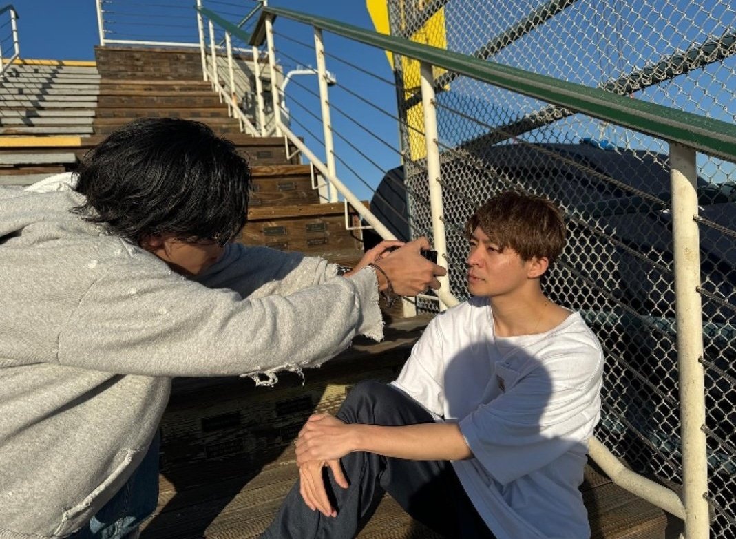 houou_san's tweet photo. だぶゆを見ながら「学生時代に同じ部活に入って汗を流したい人は廉、隣の席に座ってほしい人は海人、放課後一緒に過ごす人は紫耀。だけど隣の席も部活も放課後もメインでは出ていないだけですべてに岸くんがいる。はずせない存在。」と語っていた神宮寺さんをふと思い出して泣いてる https://t.co/OiGMfLBrLR