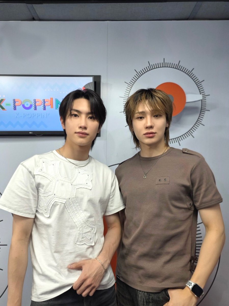 TNX_Official's tweet photo. [#TT]
TNX Today | 260623
📸 Arirang Radio K-POPPIN'
 
#TNX #티엔엑스
#최태훈 #TAEHUN 
#천준혁 #JUNHYEOK
#PNATION #피네이션 https://t.co/cZBib34Jug