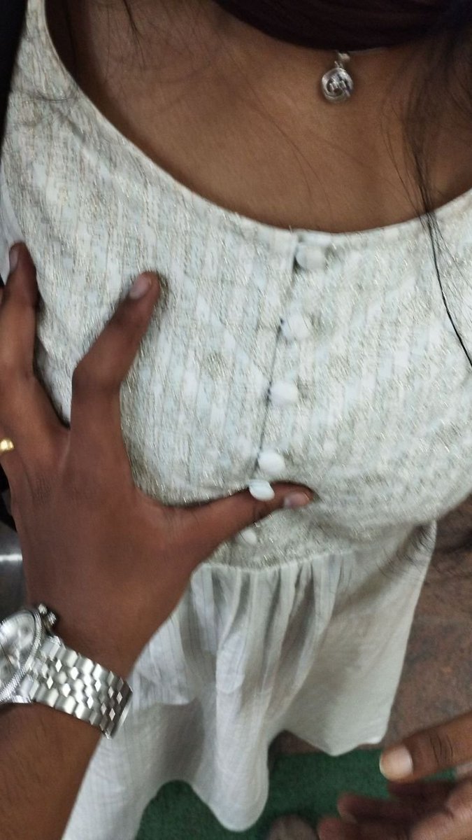Amritha13504's tweet photo. Yarukku akka horn amuka pudikum😋
#akka #molai #punda #incest #akkaincest #familyincest #akkaveriyan #thangachi #molaiveriyan #boobs #tits #boobspressing #thangachiveriyan #paalmaadu https://t.co/AUAHf3cPpn