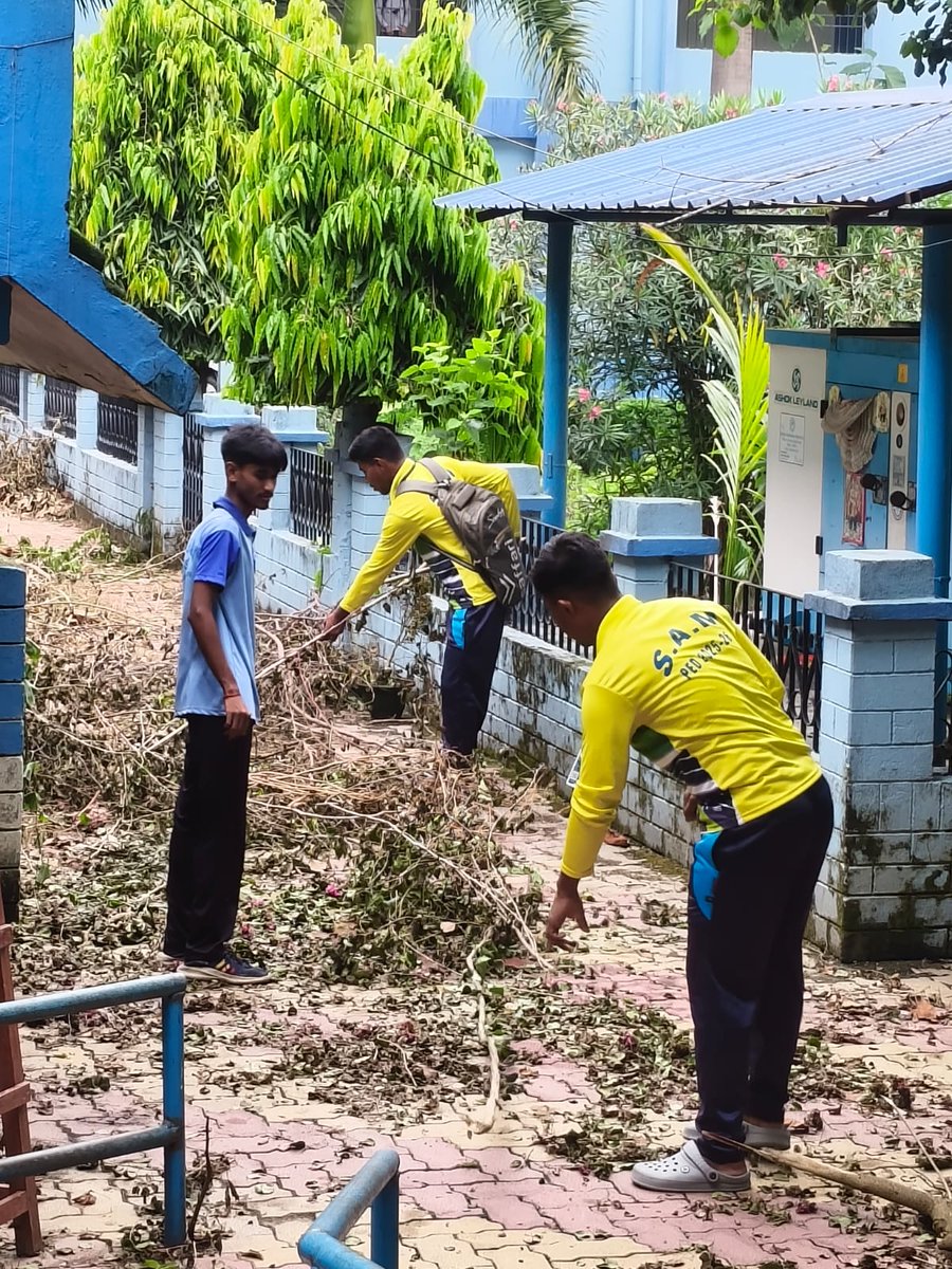 NSSSAMWB's tweet photo. NSS Volunteers of Shree Agrasen Mahavidyalaya organized a Swachhata Activity at the college campus. Volunteers actively cleaned the surroundings, collected waste, and spread awareness about cleanliness and environmental responsibility.
@rdnss_kolkata @_NSSIndia @YASMinistry @ https://t.co/ZqMQ8uBsfN
