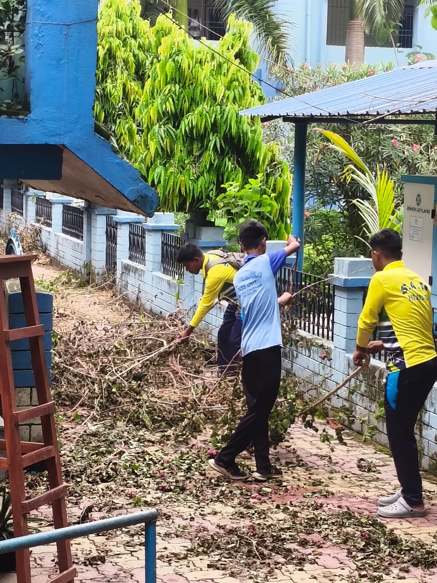 NSSSAMWB's tweet photo. NSS Volunteers of Shree Agrasen Mahavidyalaya organized a Swachhata Activity at the college campus. Volunteers actively cleaned the surroundings, collected waste, and spread awareness about cleanliness and environmental responsibility.
@rdnss_kolkata @_NSSIndia @YASMinistry @ https://t.co/ZqMQ8uBsfN