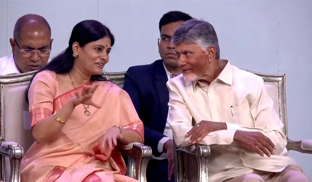AnupriyaSPatel's tweet photo. हैदराबाद, तेलेंगाना  में “बसावातारकम इंडो-अमेरिकन कैंसर अस्पताल एवं अनुसंधान संस्थान” की 25वीं वर्षगांठ समारोह में श्री एन. चंद्रबाबू नायडू जी (मा॰ मुख्यमंत्री, आंध्र प्रदेश); मा॰ श्री एम. वेंकैया नायडू जी (भारत के पूर्व उपराष्ट्रपति);  डॉ. चंद्रशेखर पेम्मासानी जी (मा॰ केंद्रीय राज्यमंत्री); श्री दामोदर राजा नरसिम्हा जी (मा॰ मंत्री, तेलंगाना सरकार); श्री सत्य कुमार यादव जी (मा॰ मंत्री,आंध्र प्रदेश सरकार); श्री श्रीभरत मथुकुमिल्ली जी (मा॰ सांसद); एवं श्री नंदमुरी बालकृष्ण जी (संस्थान के अध्यक्ष और प्रबंध न्यासी) के साथ सम्मिलित होकर अत्यंत प्रसन्नता हुई । 

मैं संस्थान परिवार को पच्चीस वर्षों की इस अभूतपूर्व यात्रा के लिए हार्दिक बधाई एवं उनके भावी प्रयासों के लिए अपनी शुभकामनाएं देती हूँ।
इस 650 शैय्या के विश्वस्तरीय कैंसर अस्पताल की स्थापना वर्ष २००० में आंध्र प्रदेश के तत्कालीन मुख्यमंत्री स्व ॰ एन॰ टी॰ रामाराव जी द्वारा अपनी कैंसर से प्राण गँवाने वाली पत्नी की स्मृति में की गई थी।