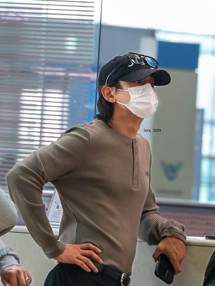 shinee525_idn's tweet photo. 260623 MINHO - ICN to JKT

cr: lora_1209

#MINHO #민호 #SHINee #샤이니 https://t.co/BrQZ8rEAtD