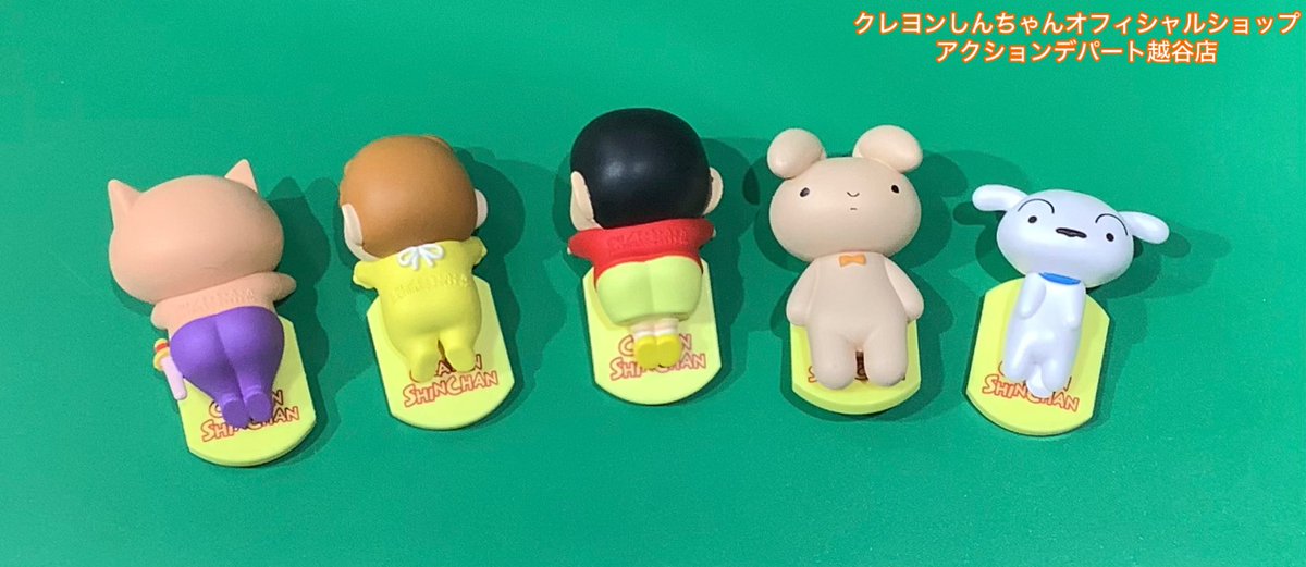 crayon_koshigay's tweet photo. 今日も陽気に営業中〜

□おすすめ商品■

＼ガチャ玉／

しんちゃんたちのスマホに付けられる
可愛いマスコットが入荷したよ☆

全5種類！
どれが出るかはお楽しみ♪

1回￥400(税込)

営業時間10:00〜21:00
#アクションデパート
＃クレヨンしんちゃん
＃越谷レイクタウン https://t.co/T6RNSkrbYD
