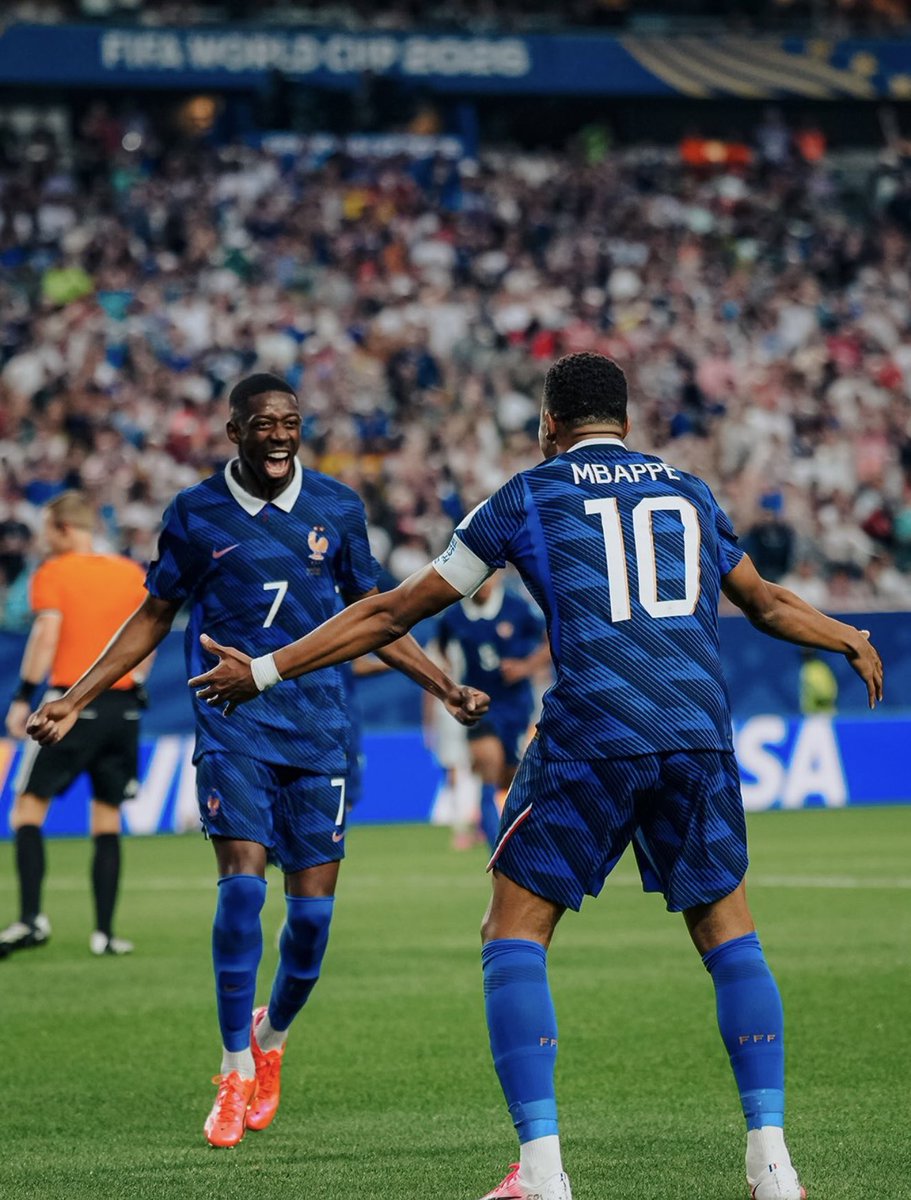 futebol_info's tweet photo. 🇳🇴😳 Haaland, sobre o jogo da Noruega contra a França:

“Eu não me importo muito. Provavelmente eles vão ganhar de nós e vão ganhar o título.”

📸 FFF/Seleção Francesa | Reprodução/FOX Sports https://t.co/1xAxWiIzZo