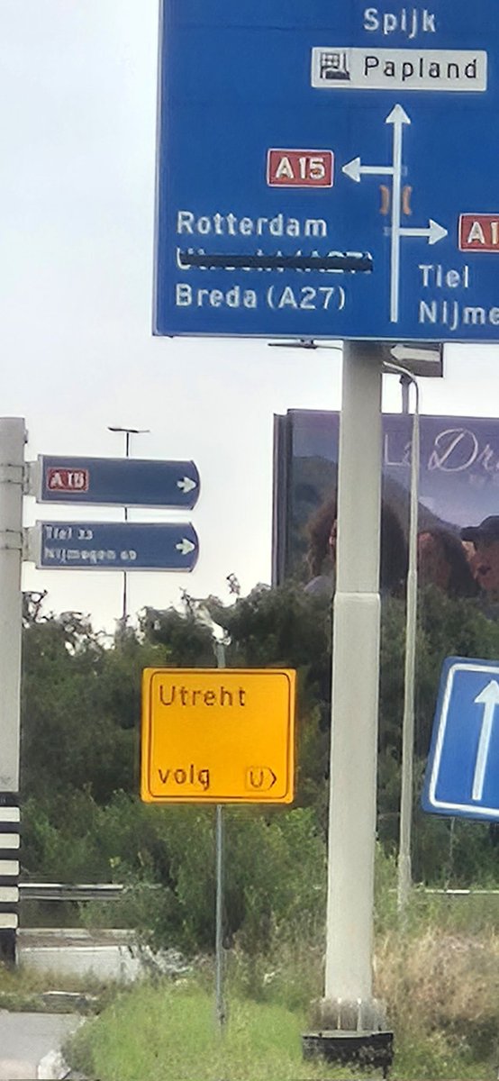 RichardLiet's tweet photo. Als ze nu de t waren vergeten had ik er wel om kunnen lachen 😉
#omleiding #A27 @RWSverkeersinfo @Rijkswaterstaat https://t.co/8iZIbqqkbx